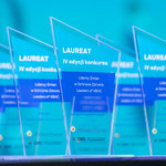 Statuetki dla laureatów IV edycji konkursu.