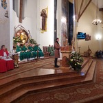 Śpiew Psalmu. Przedstawiciel Szpitala śpiewa fragment Księgi Psalmów.