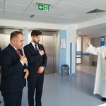 Uroczyste powieszenie krzyży w salach Pacjentów na terenie 
