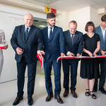 Uroczyste Otwarcie Pracowni TK - 11.07.2024r. - przecięcie wstęgi.