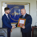 Uroczyste Otwarcie Pracowni TK - 11.07.2024r. - wręczenie dyplomu.