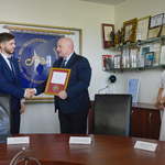 Uroczyste Otwarcie Pracowni TK - 11.07.2024r. - wręczenie dyplomu.
