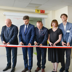 Uroczyste Otwarcie Pracowni TK - 11.07.2024r. - przecięcie wstęgi.