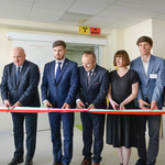 Uroczyste Otwarcie Pracowni TK - 11.07.2024r. - przecięcie wstęgi.