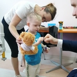 Mikołajki w WSzS. Obdarowanie prezentami pacjentów Oddziału Dziecięcego przez Dyrektora WSzS oraz Przewodniczącego Rady Społecznej Szpitala.