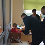 Mikołajki w WSzS. Obdarowanie prezentami pacjentów Oddziału Dziecięcego przez Dyrektora WSzS oraz Przewodniczącego Rady Społecznej Szpitala.