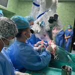 Operacja guza mózgu z zastosowaniem kwasu aminolewulinowego (5-ALA) wykonana przez neurochirurgów WSzS.