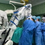 Operacja guza mózgu z zastosowaniem kwasu aminolewulinowego (5-ALA) wykonana przez neurochirurgów WSzS.