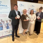 Laureaci konkursu Ambasadorzy Profesjonalnej Terapii Ran. Druga od lewej - Pielęgniarka Wojewódzkiego Szpitala Specjalistycznego w Białej Podlaskiej Dorota Sobolewska.