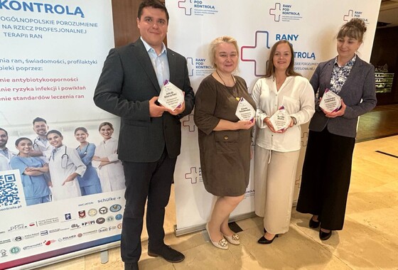 Laureaci konkursu Ambasadorzy Profesjonalnej Terapii Ran. Druga od lewej - Pielęgniarka Wojewódzkiego Szpitala Specjalistycznego w Białej Podlaskiej Dorota Sobolewska.