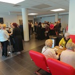 Przerwa kawowa podczas spotkania Wirtualnego Klubu Seniora w dniu 28.09.2025r.