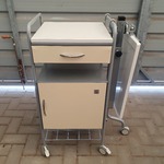 Szafka przyłóżkowa.